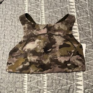 Tough train high-neck bra. Size 8. Brand new never worn.